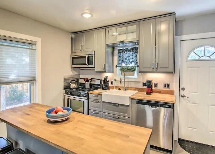 Colorado Springs Bungalow - Walk To Downtown!