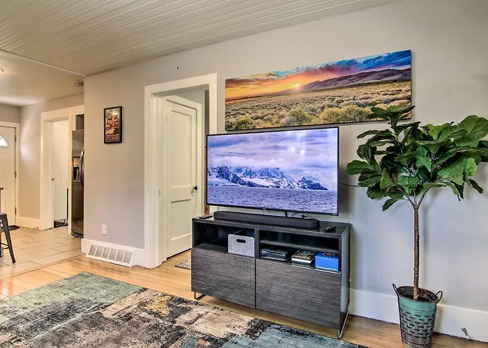 Colorado Springs Bungalow - Walk To Downtown!